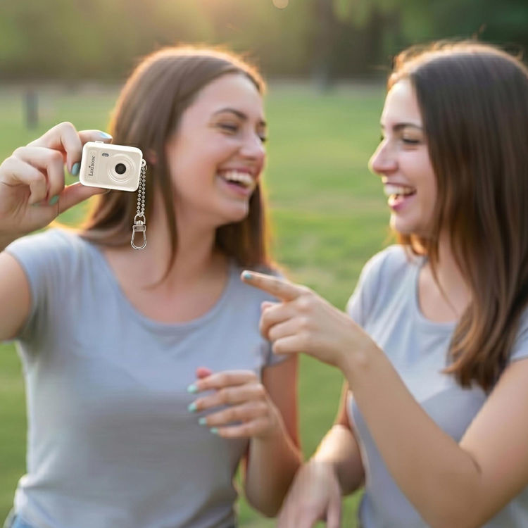 Εικόνα για Lexibook StarCam Mini Ψηφιακή Κάμερα Μπρελόκ Λευκή με Φλας & Εσωτερική Μνήμη DJKC76WH
